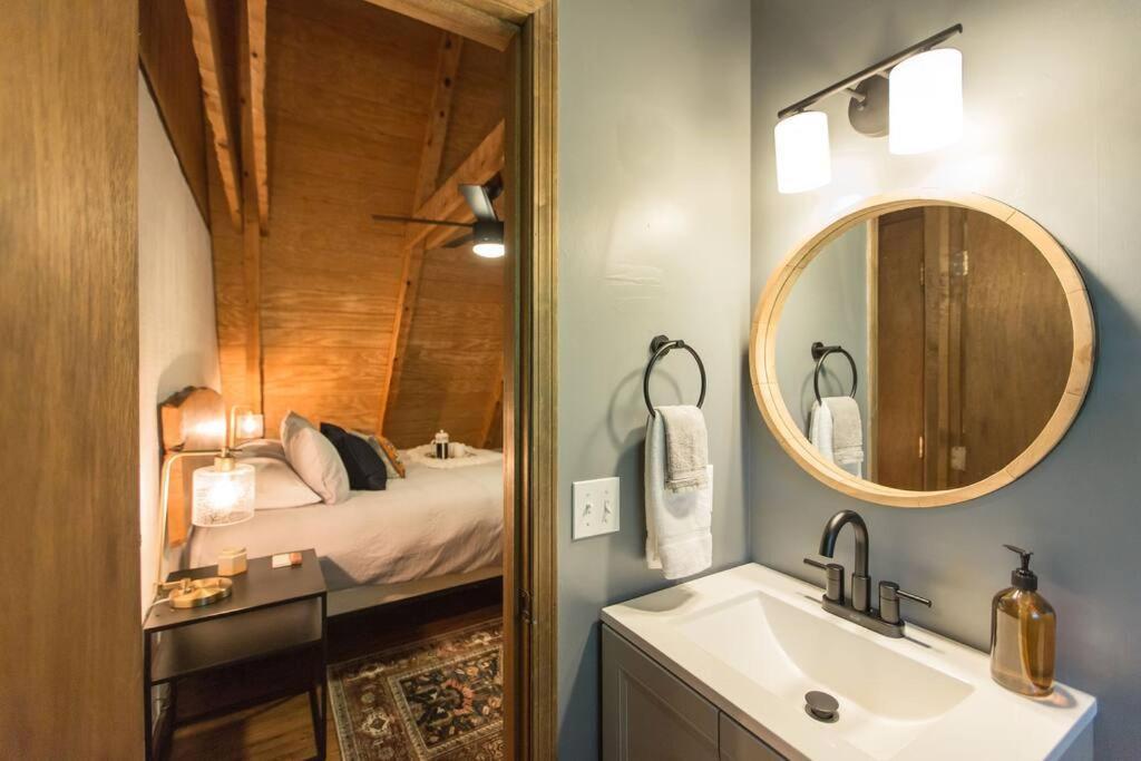 Southern Oak Cabin - Newly Remodeled - Close To All Attractions Sevierville Bagian luar foto