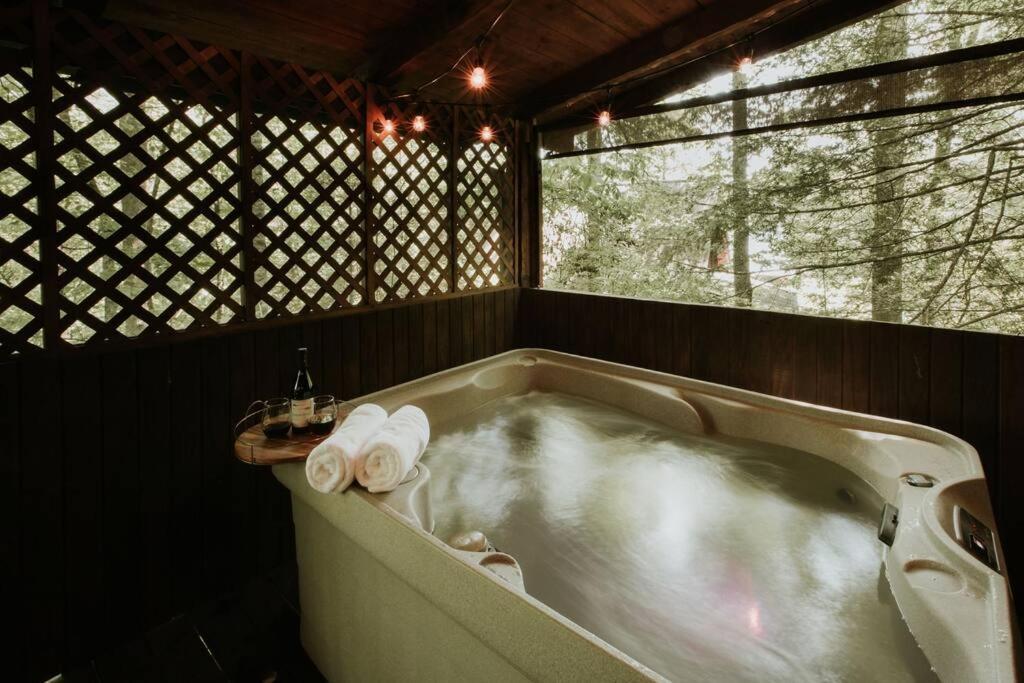 Southern Oak Cabin - Newly Remodeled - Close To All Attractions Sevierville Bagian luar foto
