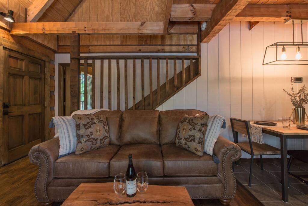 Southern Oak Cabin - Newly Remodeled - Close To All Attractions Sevierville Bagian luar foto